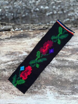 „Brâu tradițional moldovenesc ales în stative, model floral roșu pe fond negru – port popular autentic, realizat manual.”
